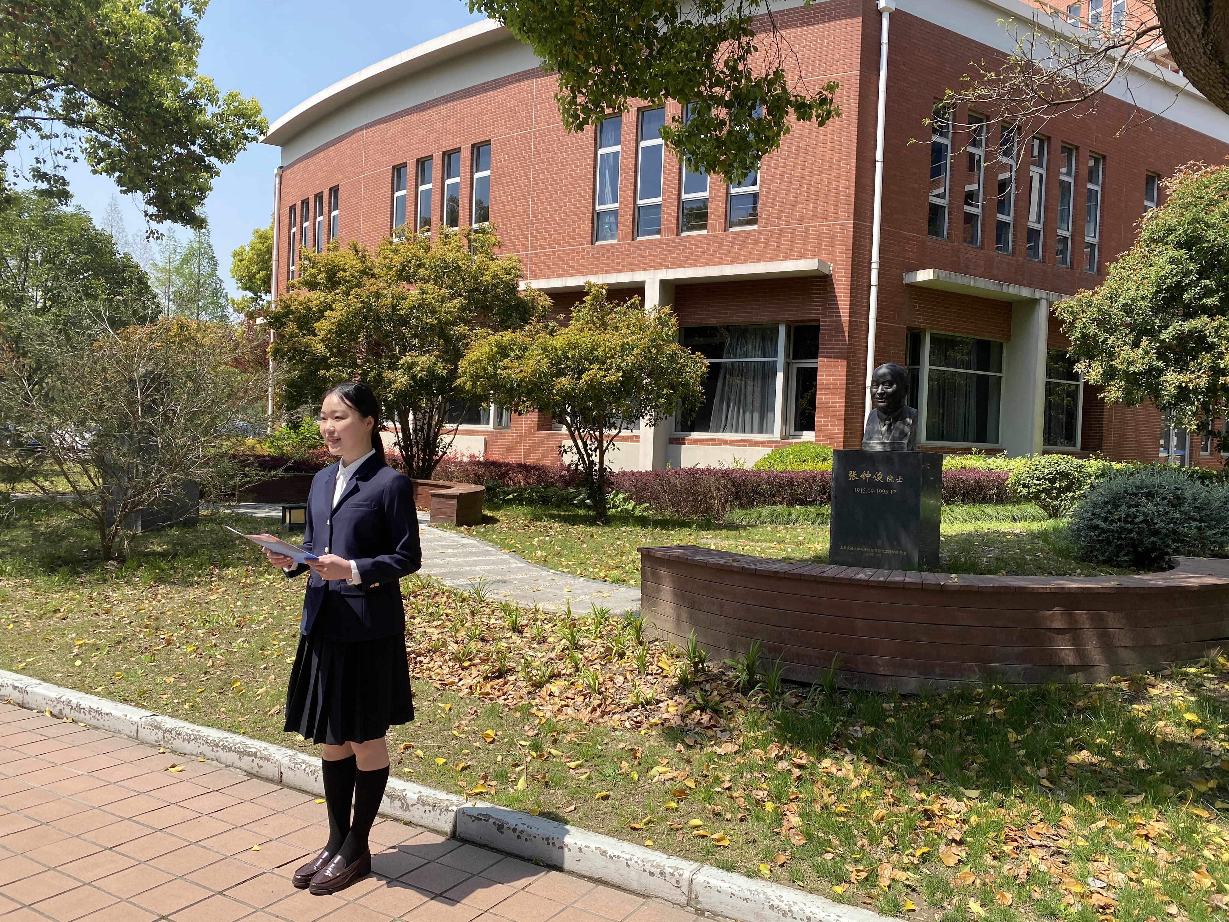 图片5-学生代表盛婕发言.jpg