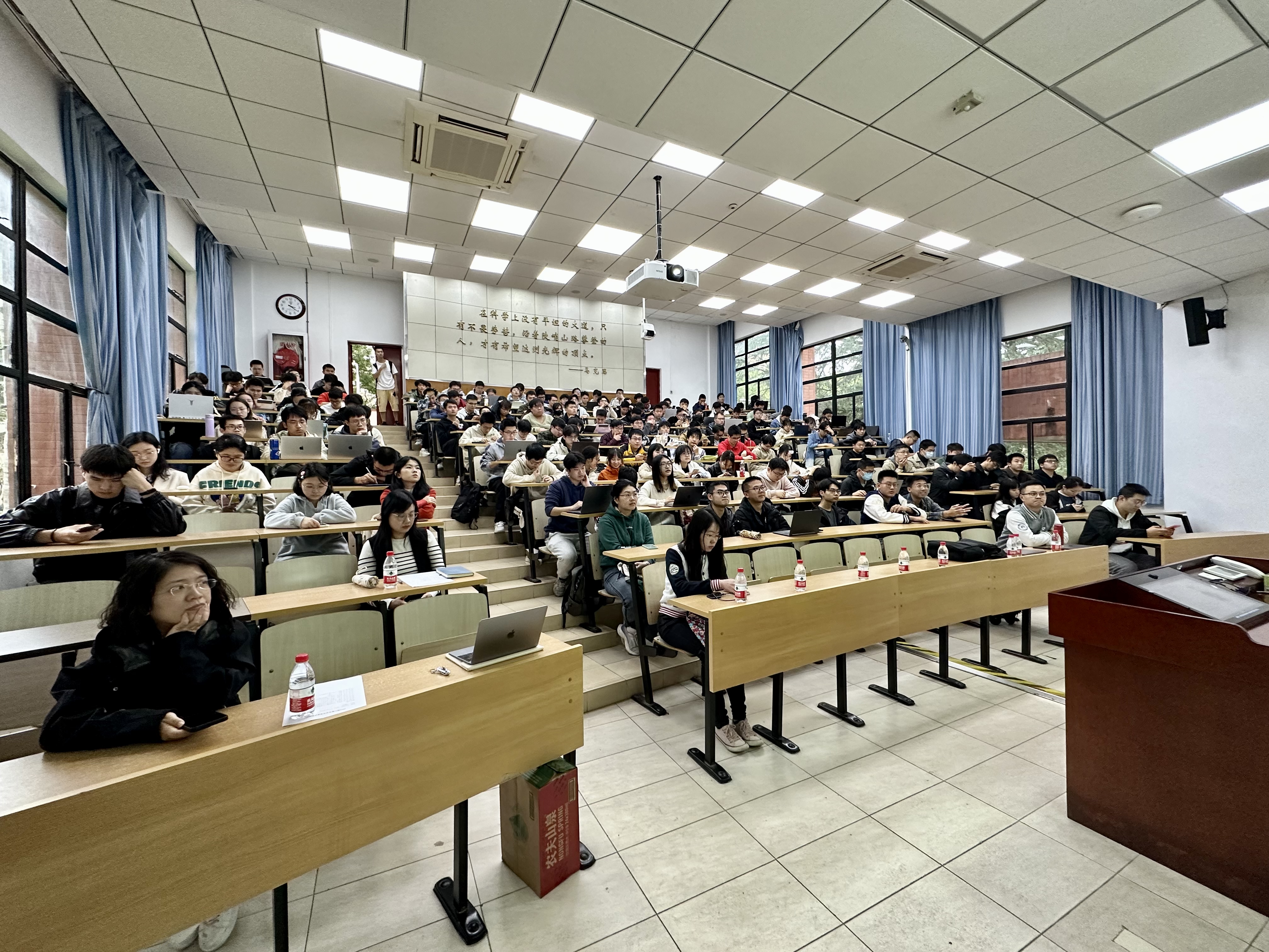毕设宣讲会配图2.jpg