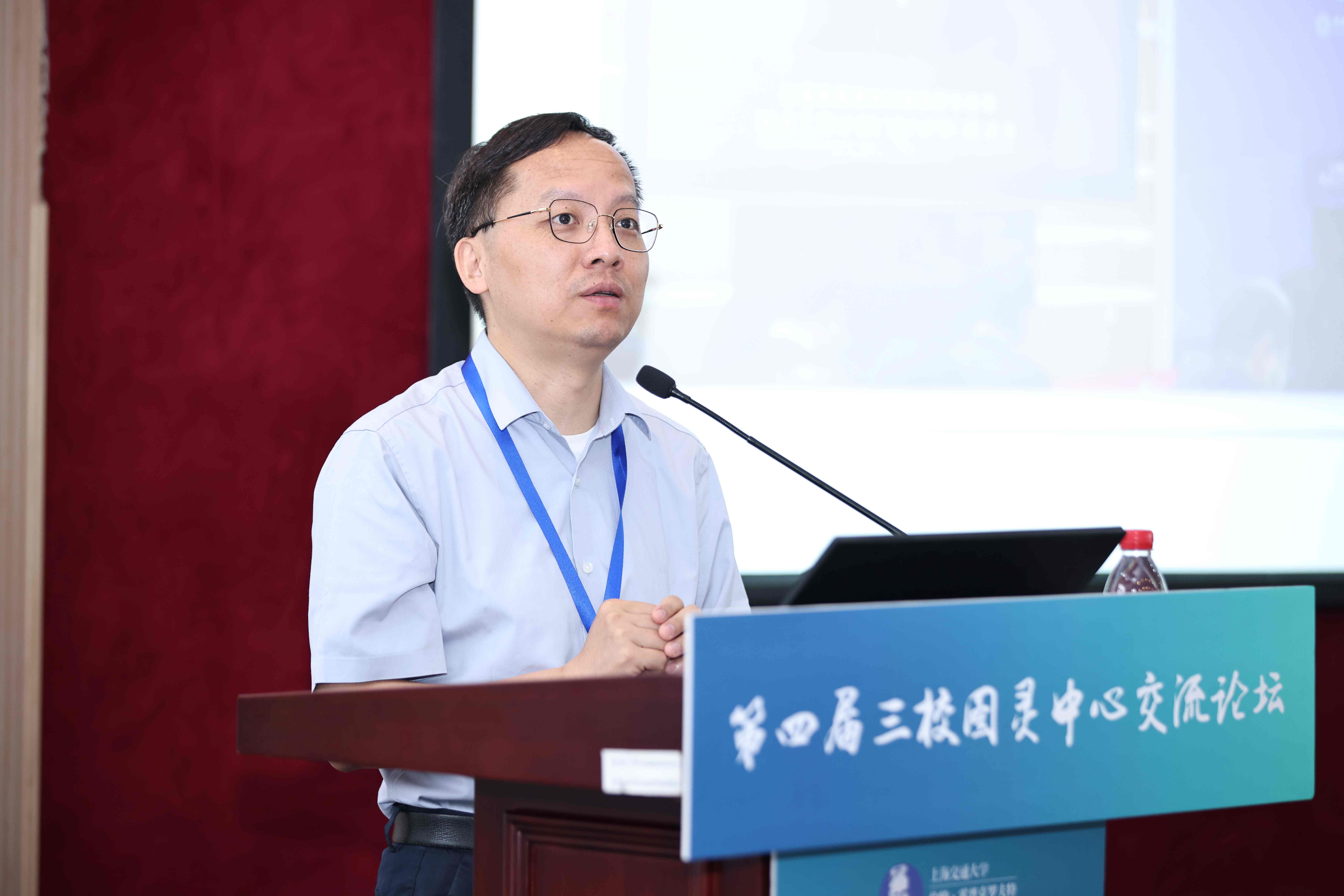 9吴飞作主旨报告.JPG